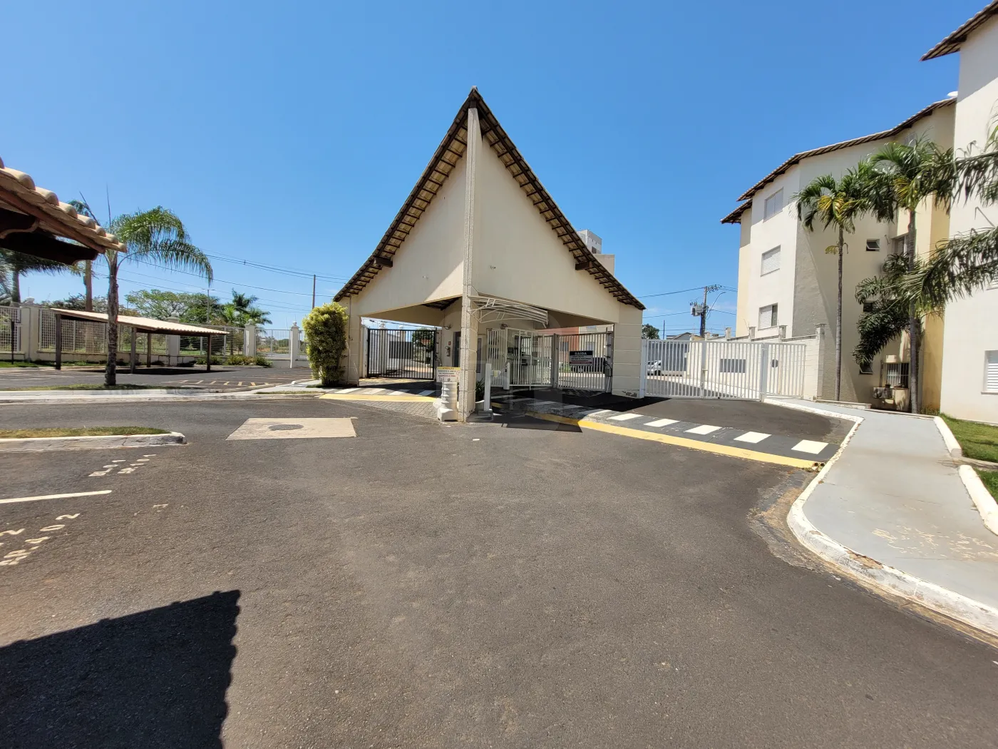 Alugar Apartamento / Padrão em Uberlândia R$ 2.200,00 - Foto 30