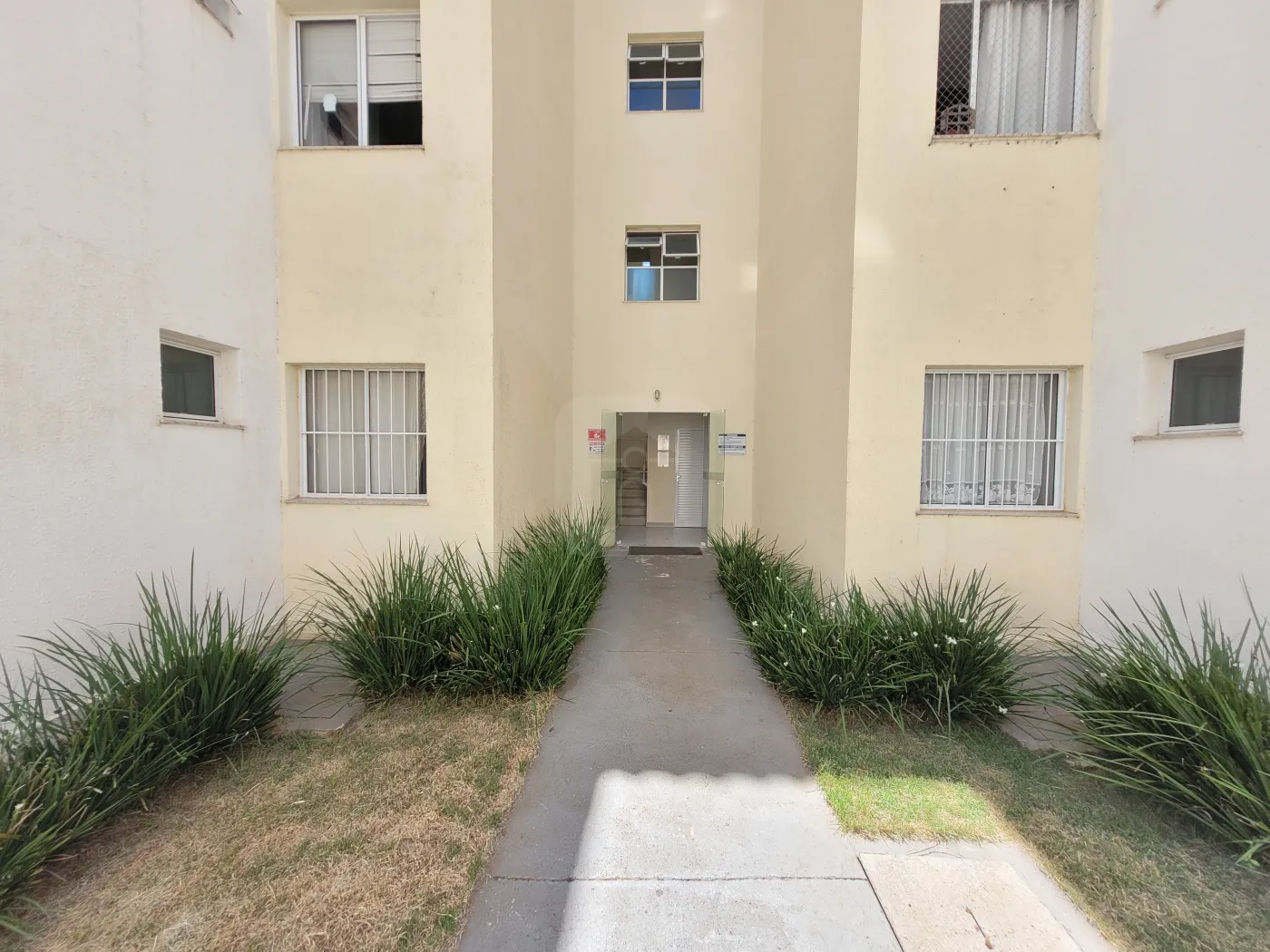 Alugar Apartamento / Padrão em Uberlândia R$ 2.200,00 - Foto 2