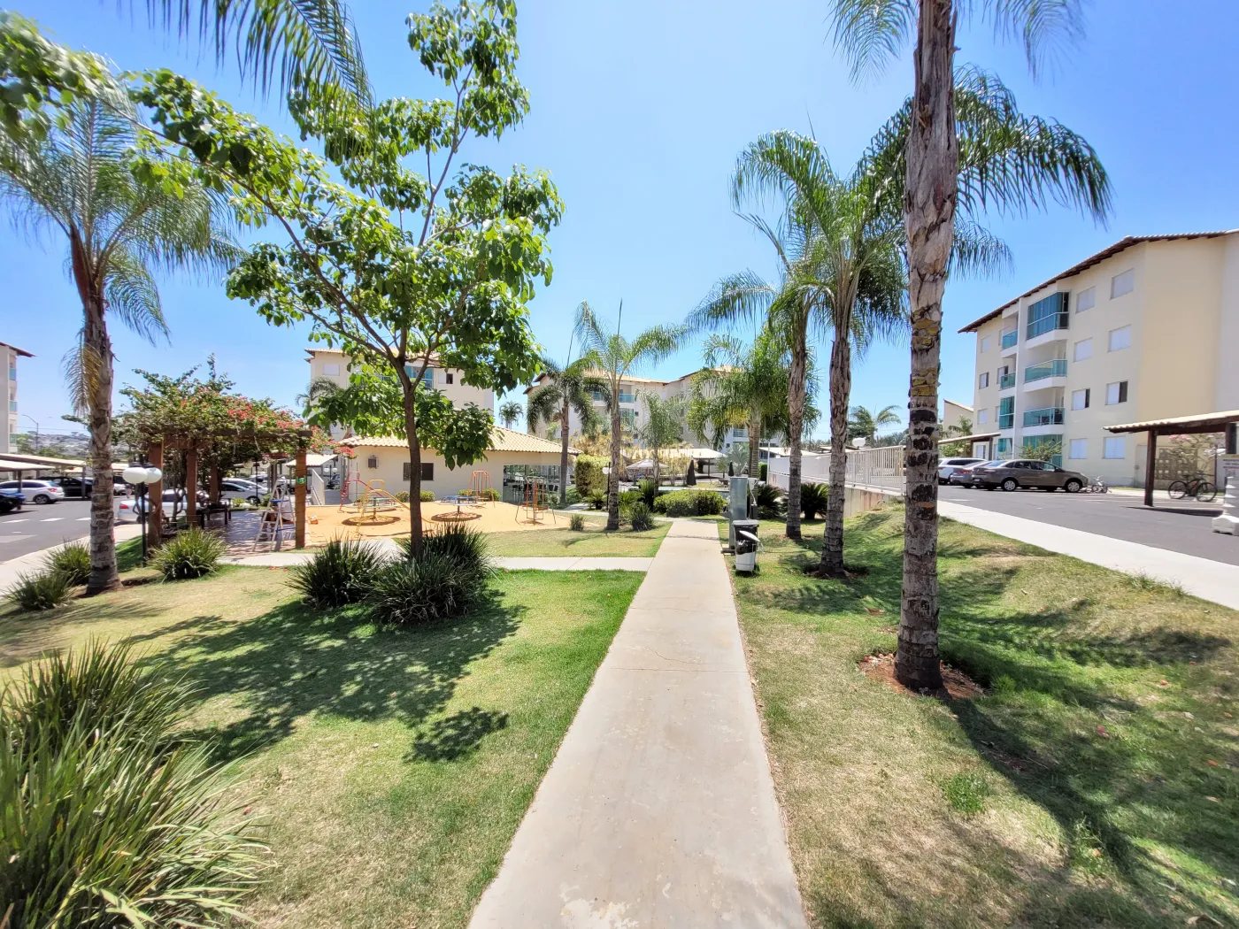 Alugar Apartamento / Padrão em Uberlândia R$ 2.200,00 - Foto 24
