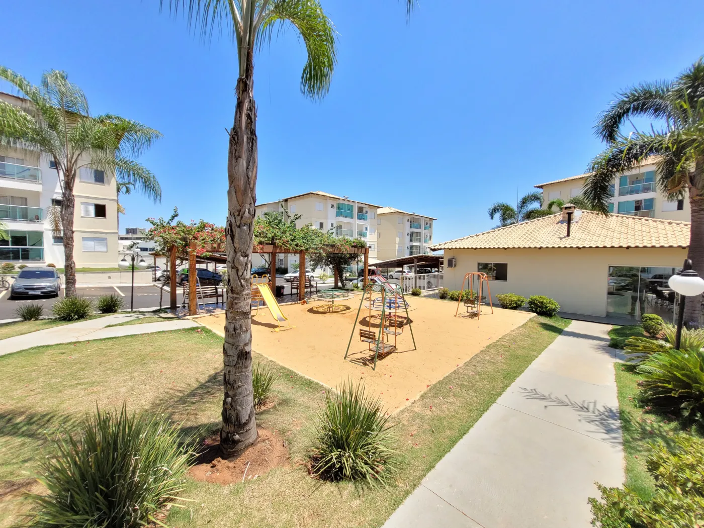 Alugar Apartamento / Padrão em Uberlândia R$ 2.200,00 - Foto 25