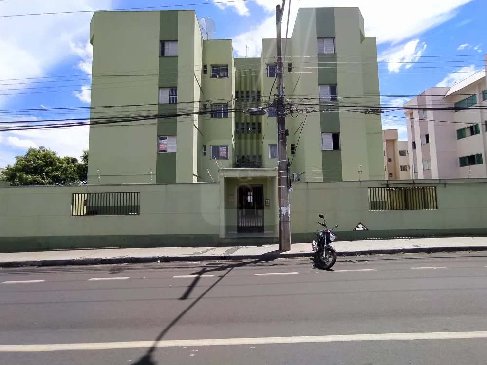 Alugar Apartamento / Padrão em Uberlândia R$ 1.400,00 - Foto 1