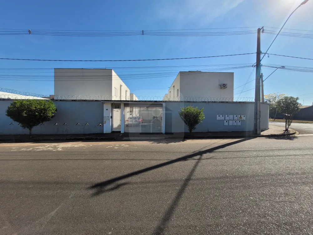 Alugar Casa / Condomínio ou Loteamento Fechado em Uberlândia R$ 1.600,00 - Foto 1