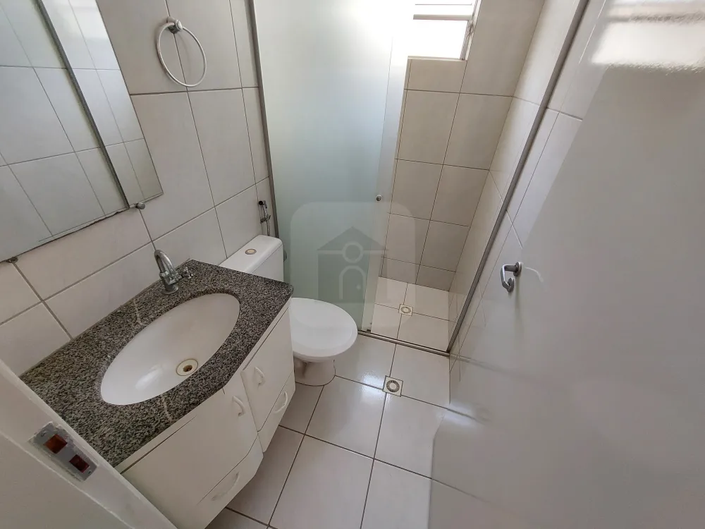 Alugar Apartamento / Padrão em Uberlândia R$ 950,00 - Foto 17
