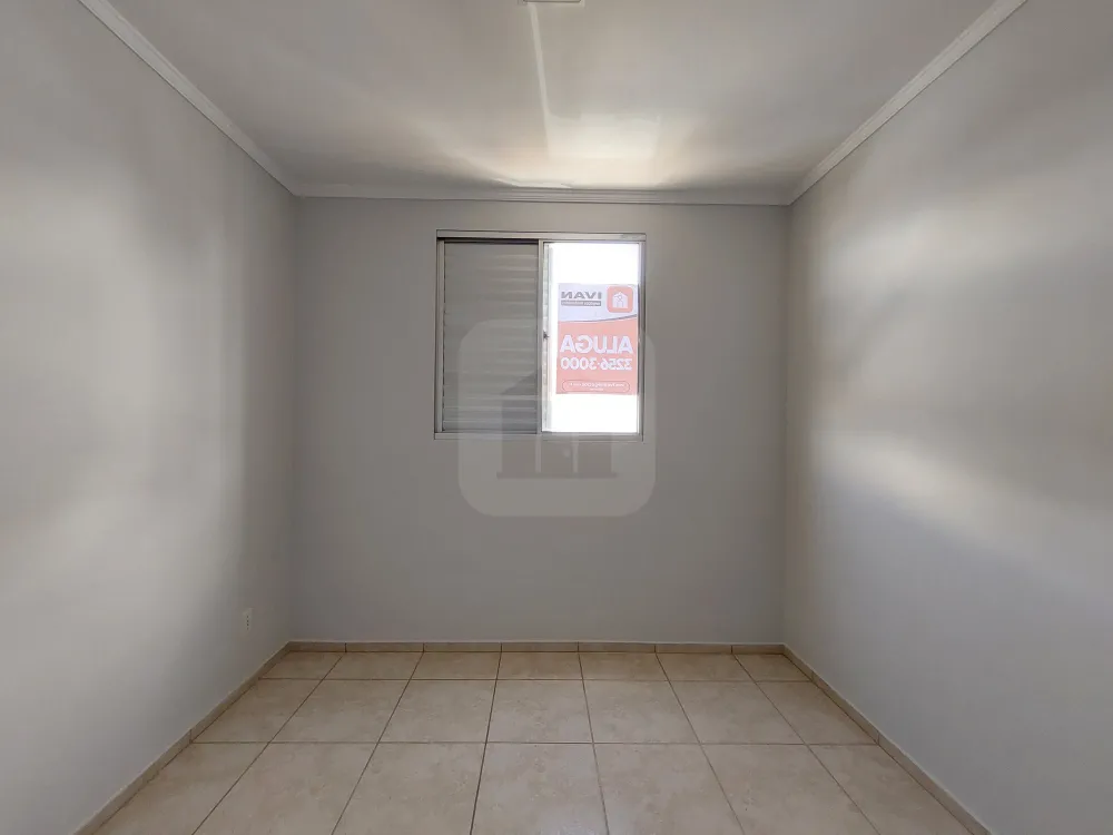 Alugar Apartamento / Padrão em Uberlândia R$ 950,00 - Foto 13