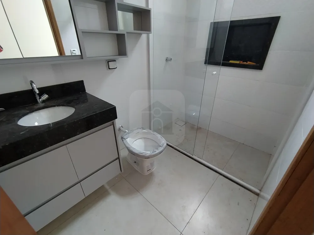 Alugar Casa / Padrão em Uberlândia R$ 1.800,00 - Foto 9