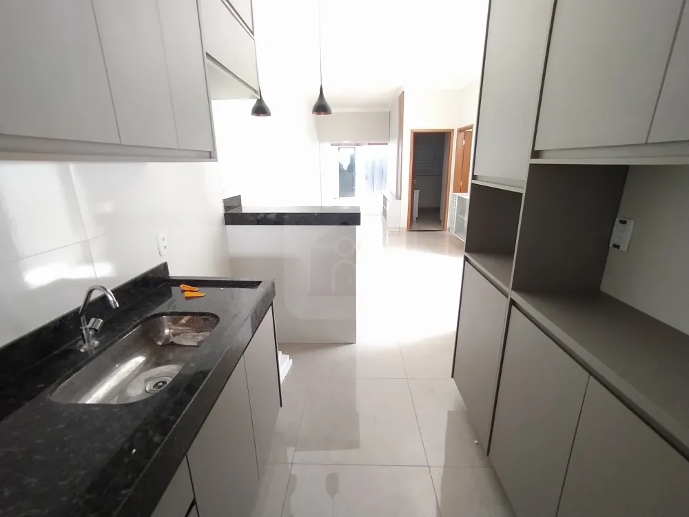 Alugar Casa / Padrão em Uberlândia R$ 1.800,00 - Foto 6