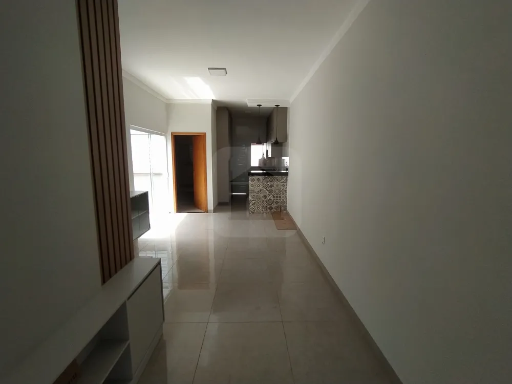 Alugar Casa / Padrão em Uberlândia R$ 1.800,00 - Foto 4
