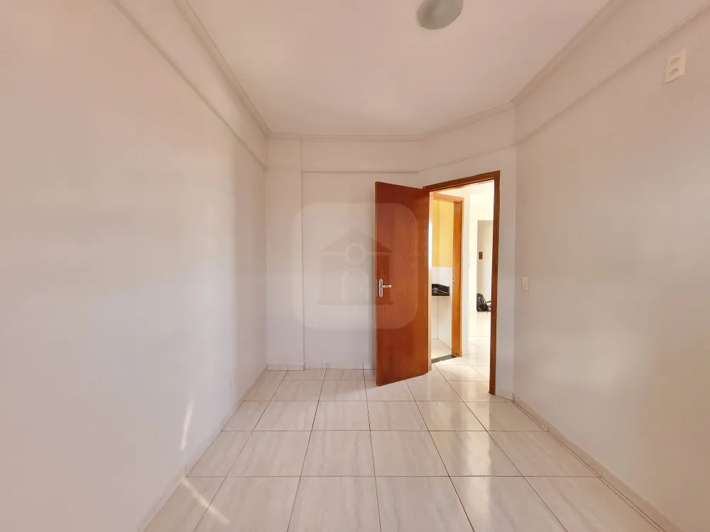 Alugar Apartamento / Padrão em Uberlândia R$ 1.000,00 - Foto 14