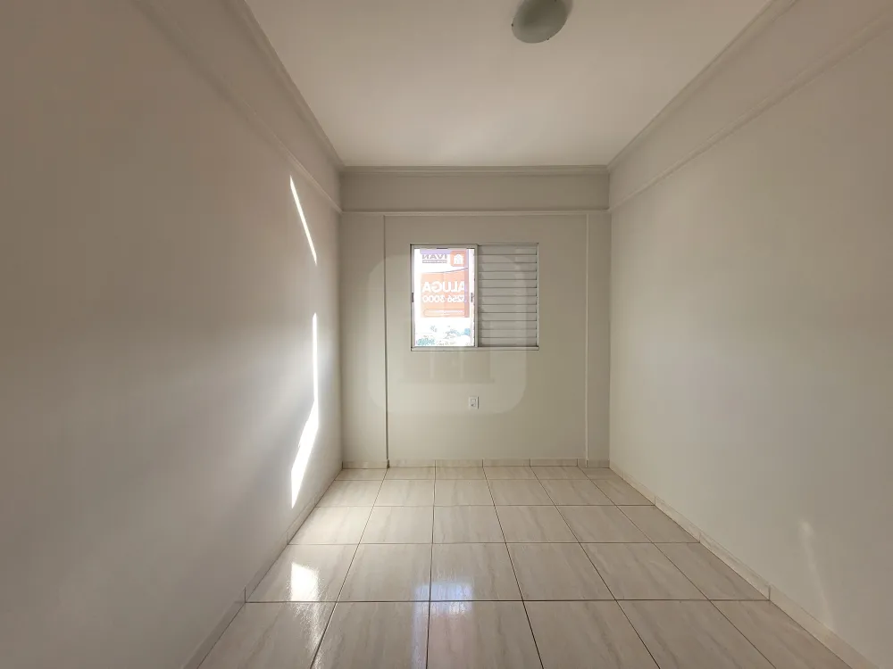 Alugar Apartamento / Padrão em Uberlândia R$ 1.000,00 - Foto 12