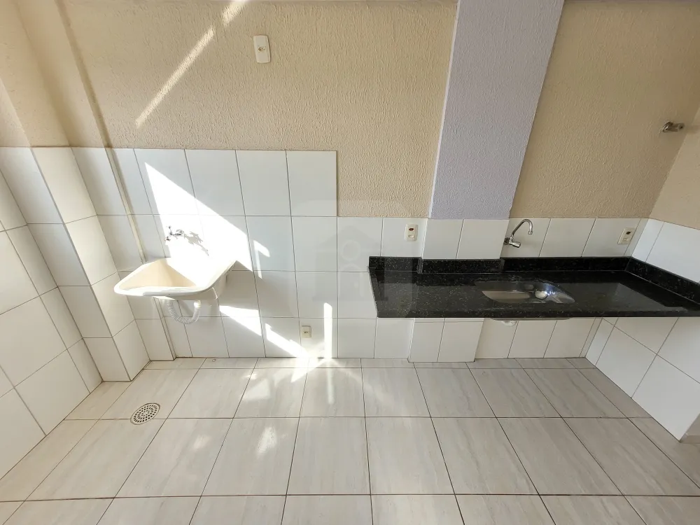 Alugar Apartamento / Padrão em Uberlândia R$ 1.000,00 - Foto 9