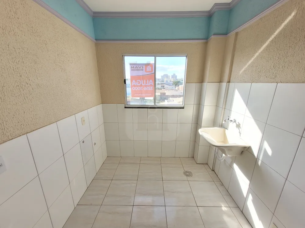 Alugar Apartamento / Padrão em Uberlândia R$ 1.000,00 - Foto 10