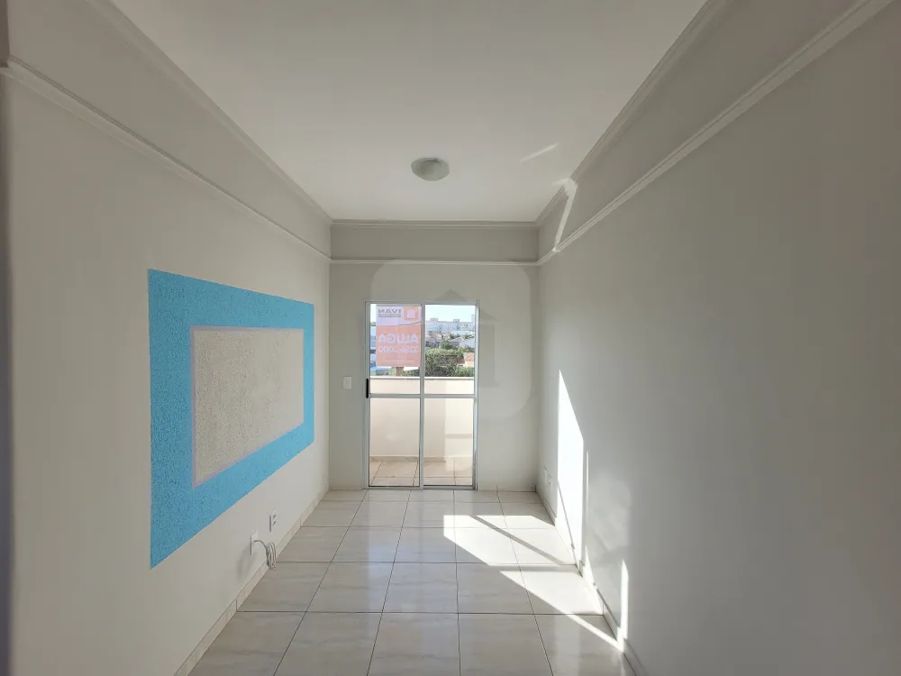 Alugar Apartamento / Padrão em Uberlândia R$ 1.000,00 - Foto 4