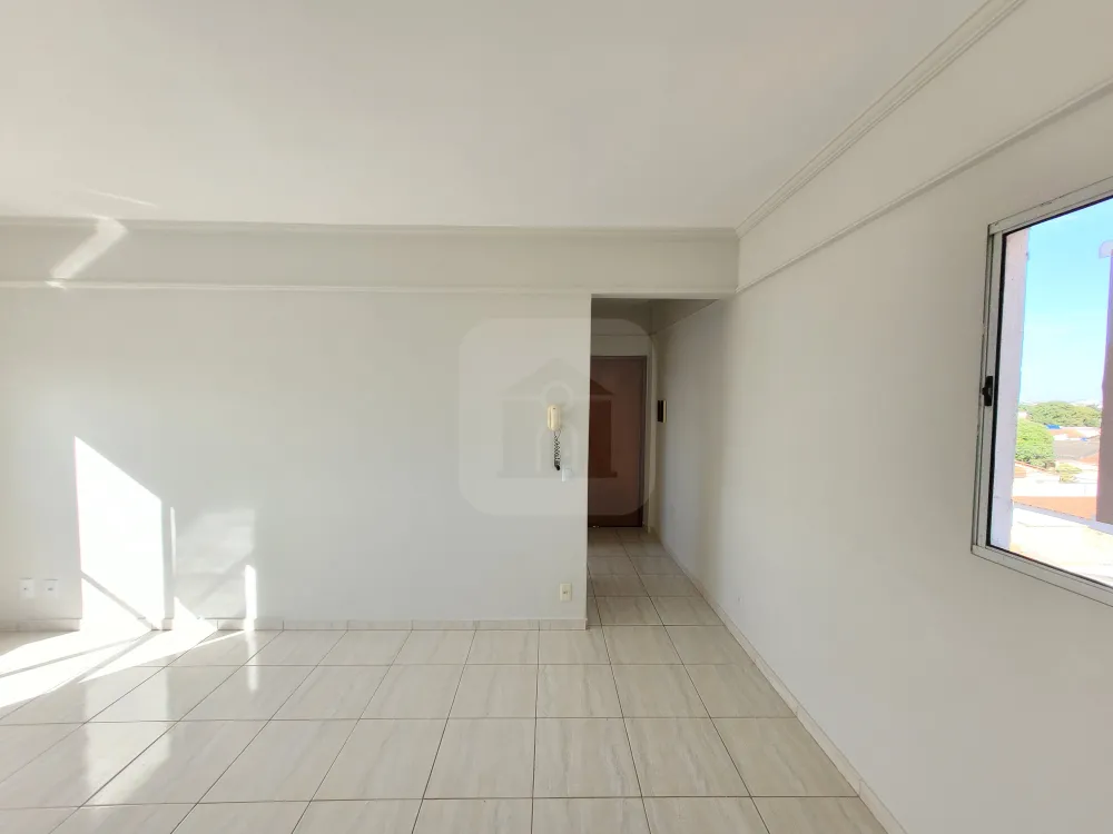 Alugar Apartamento / Padrão em Uberlândia R$ 1.000,00 - Foto 3