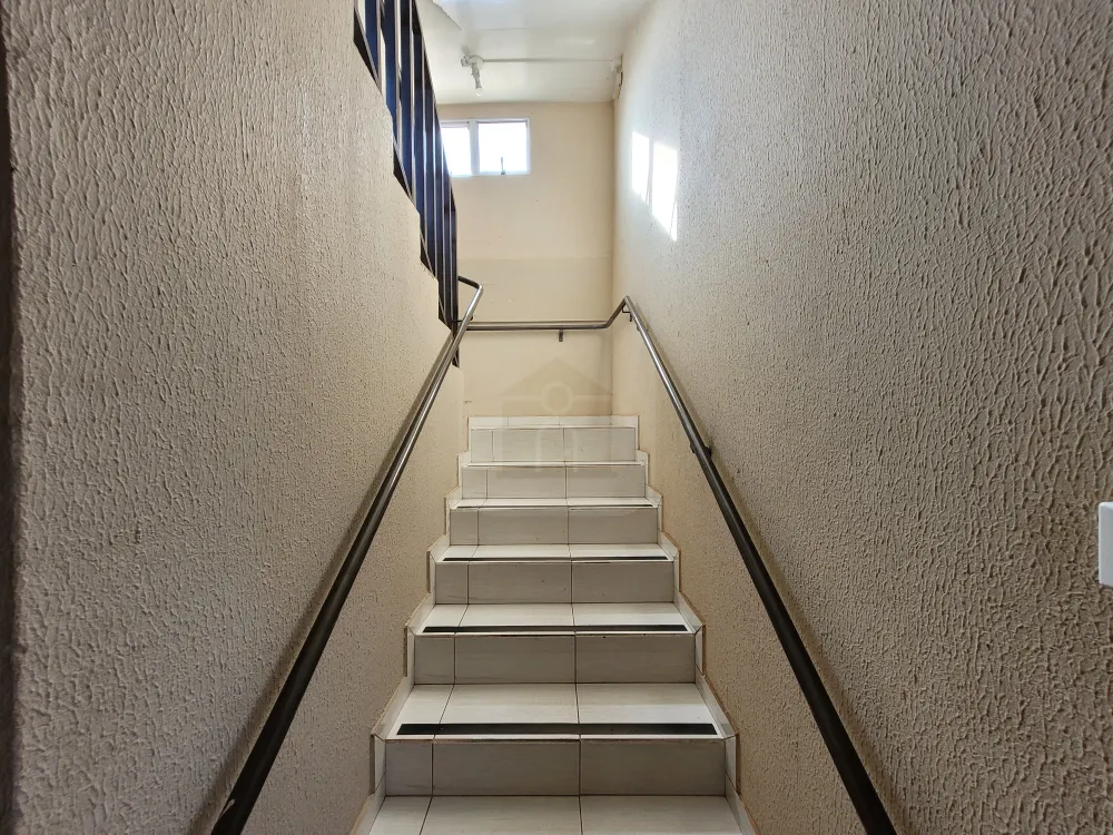 Alugar Apartamento / Padrão em Uberlândia R$ 1.000,00 - Foto 2