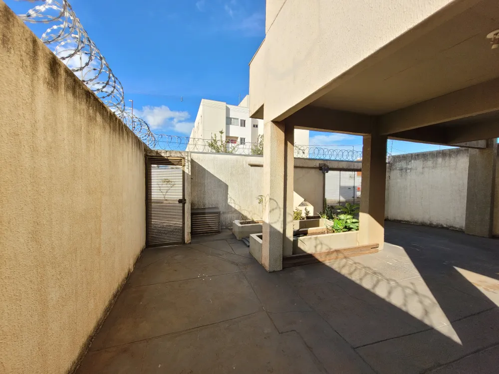 Alugar Apartamento / Padrão em Uberlândia R$ 1.000,00 - Foto 19