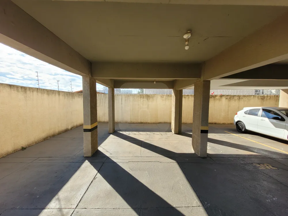 Alugar Apartamento / Padrão em Uberlândia R$ 1.000,00 - Foto 18