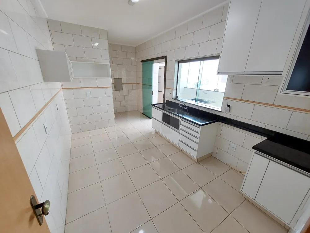 Alugar Apartamento / Padrão em Uberlândia R$ 2.900,00 - Foto 12