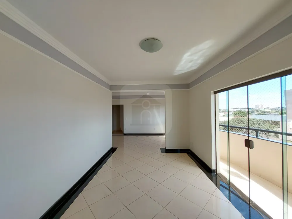 Alugar Apartamento / Padrão em Uberlândia R$ 2.900,00 - Foto 4
