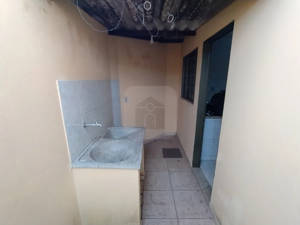 Alugar Casa / Padrão em Uberlândia R$ 950,00 - Foto 14