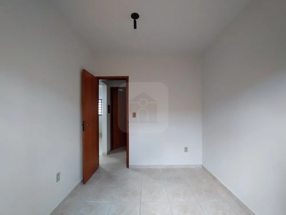 Alugar Casa / Padrão em Uberlândia R$ 950,00 - Foto 8