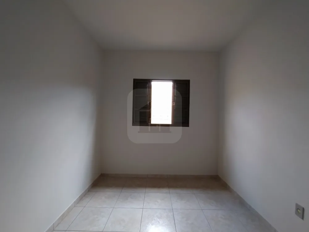Alugar Casa / Padrão em Uberlândia R$ 950,00 - Foto 7