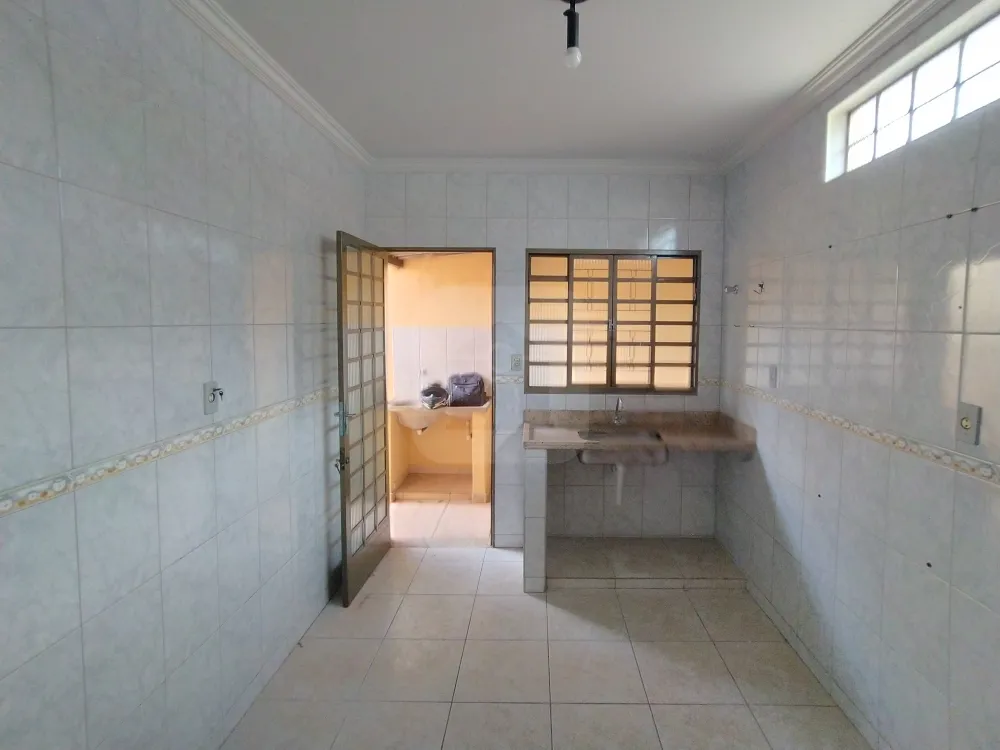 Alugar Casa / Padrão em Uberlândia R$ 950,00 - Foto 6