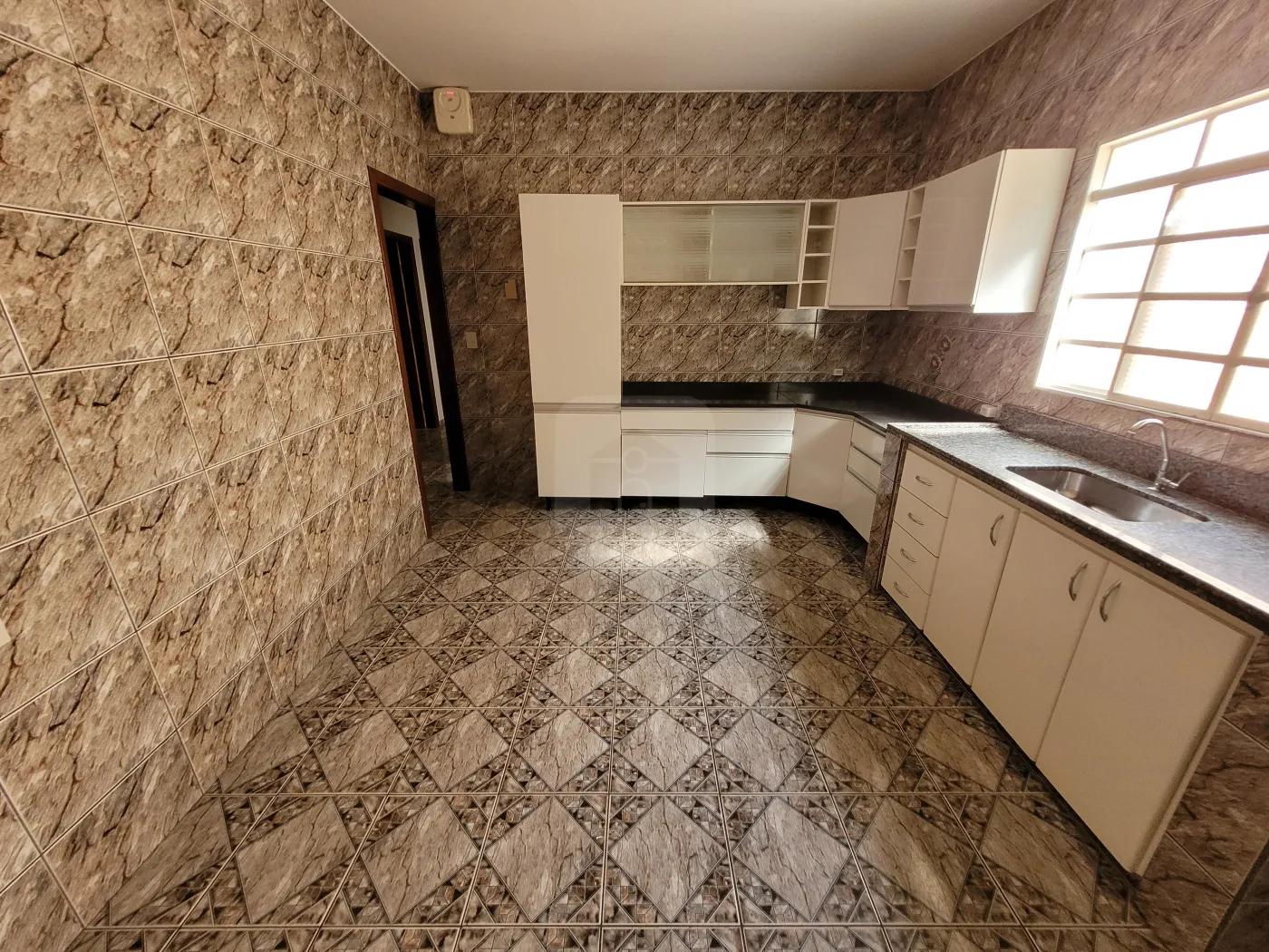 Alugar Casa / Padrão em Uberlândia R$ 2.600,00 - Foto 6