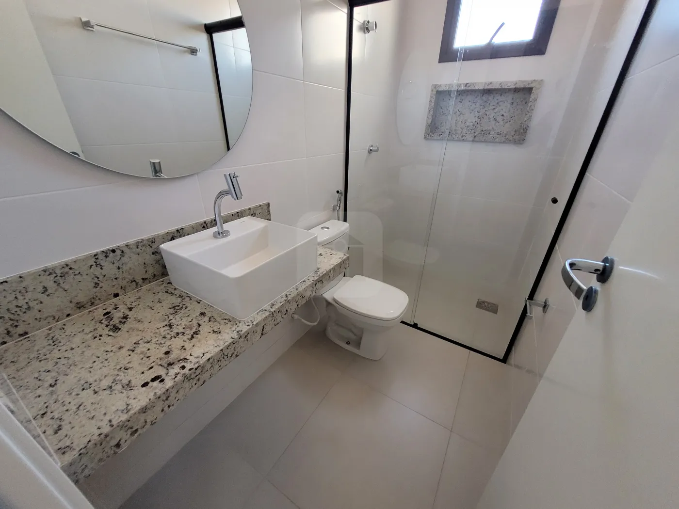 Alugar Apartamento / Padrão em Uberlândia R$ 2.250,00 - Foto 16