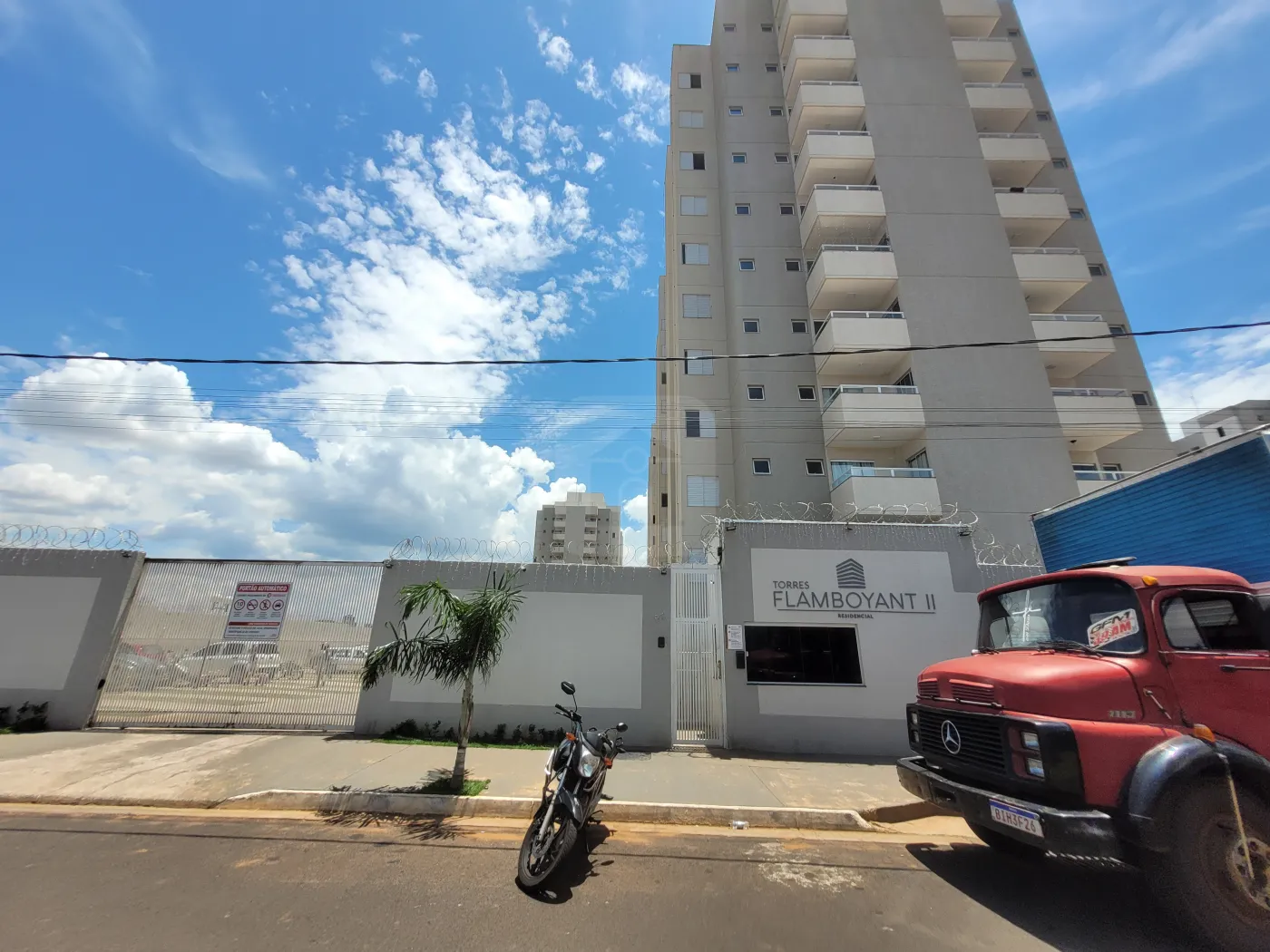 Alugar Apartamento / Padrão em Uberlândia R$ 950,00 - Foto 1