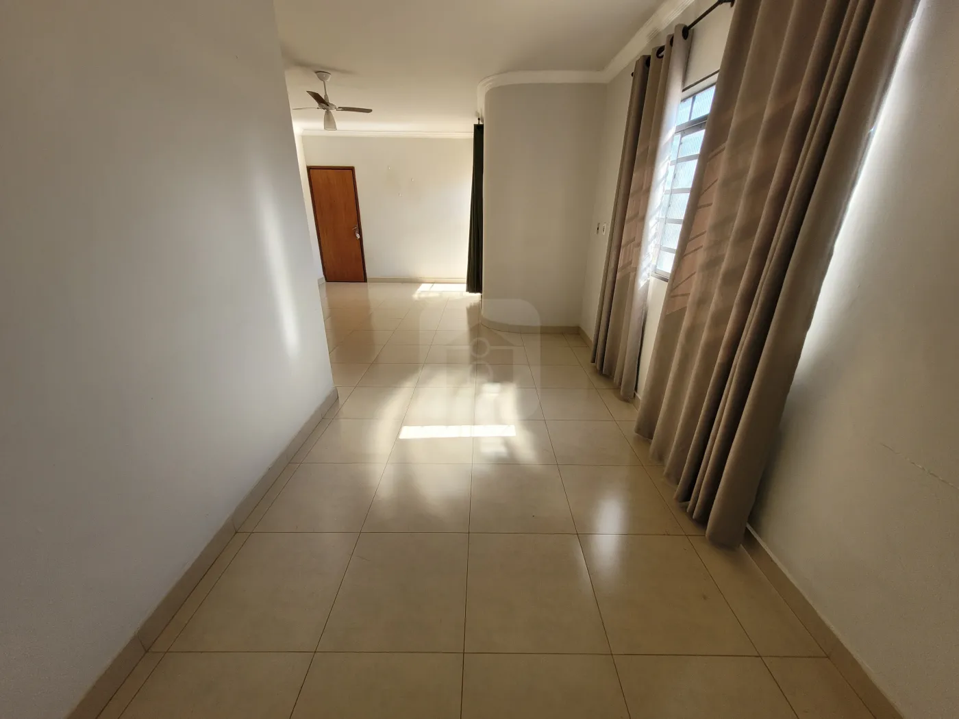 Alugar Apartamento / Padrão em Uberlândia R$ 2.000,00 - Foto 5