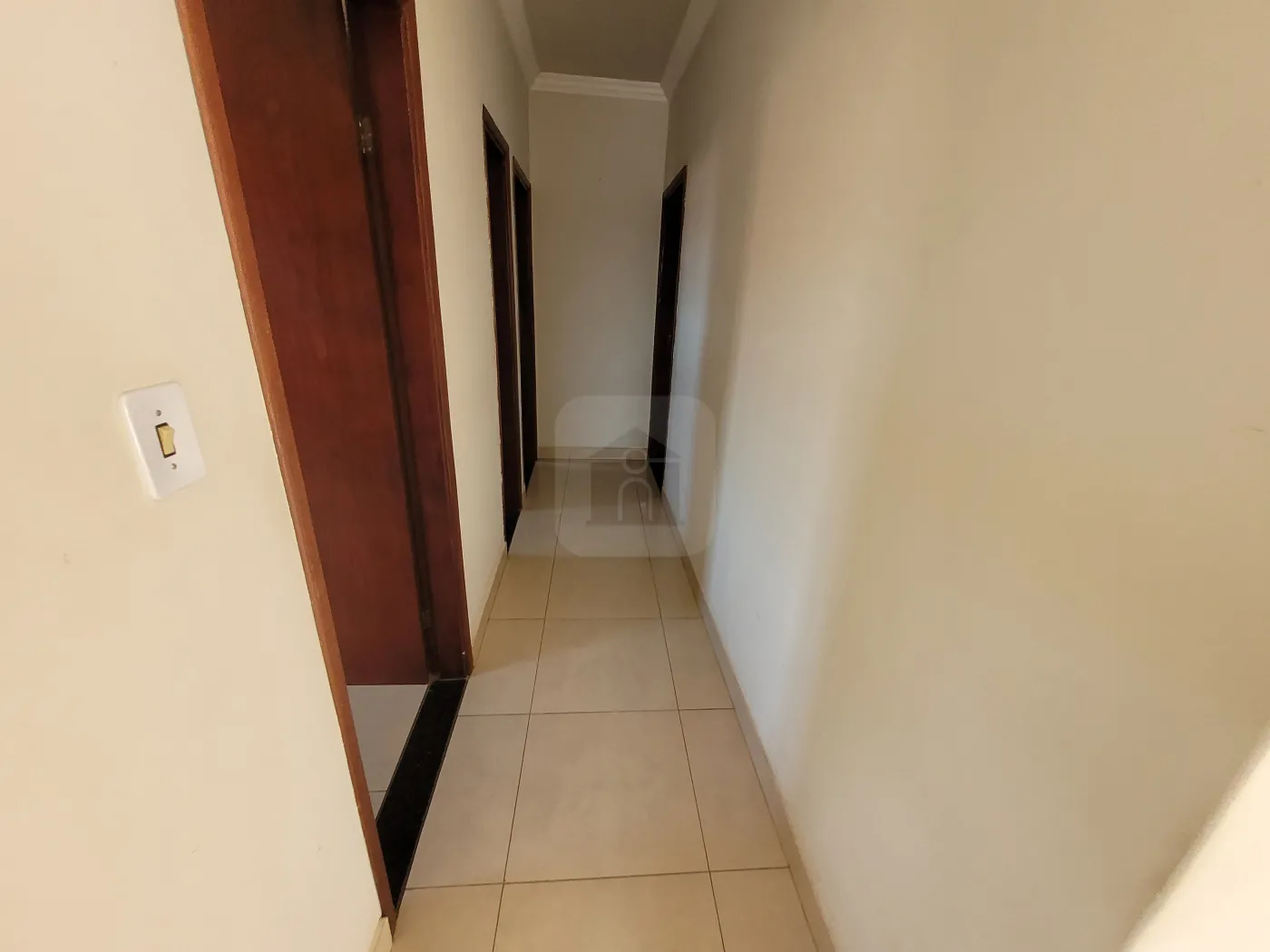 Alugar Apartamento / Padrão em Uberlândia R$ 2.000,00 - Foto 9
