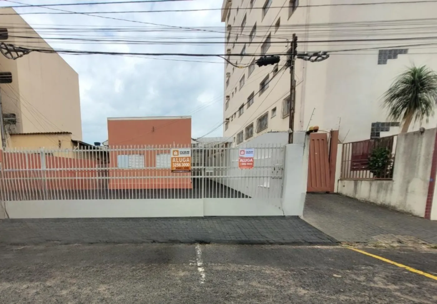 Alugar Casa / Padrão em Uberlândia R$ 1.500,00 - Foto 1