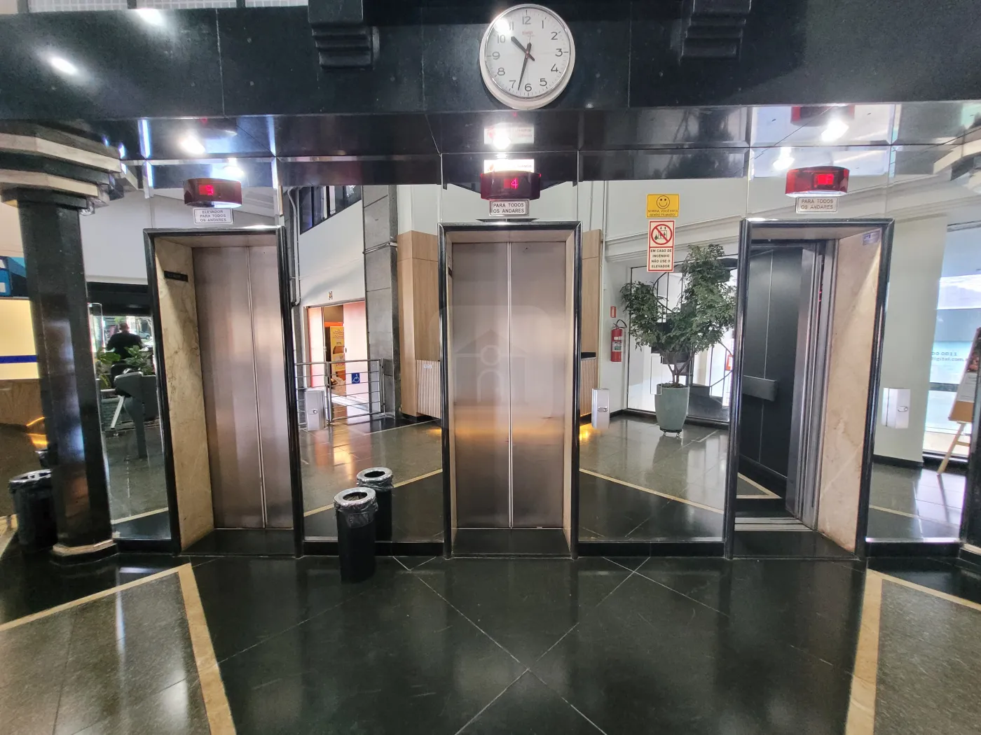 Comprar Comercial / Sala Comercial Condomínio em Uberlândia R$ 145.000,00 - Foto 2