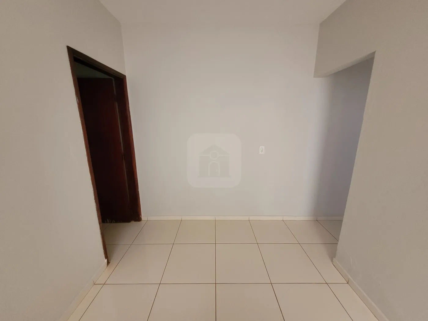 Alugar Casa / Padrão em Uberlândia R$ 950,00 - Foto 5