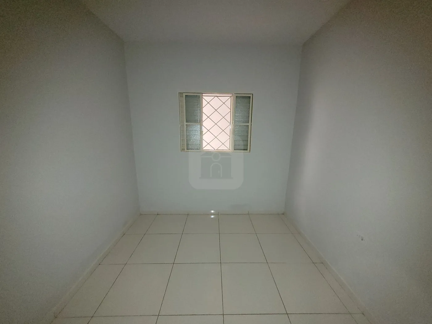 Alugar Casa / Padrão em Uberlândia R$ 950,00 - Foto 6