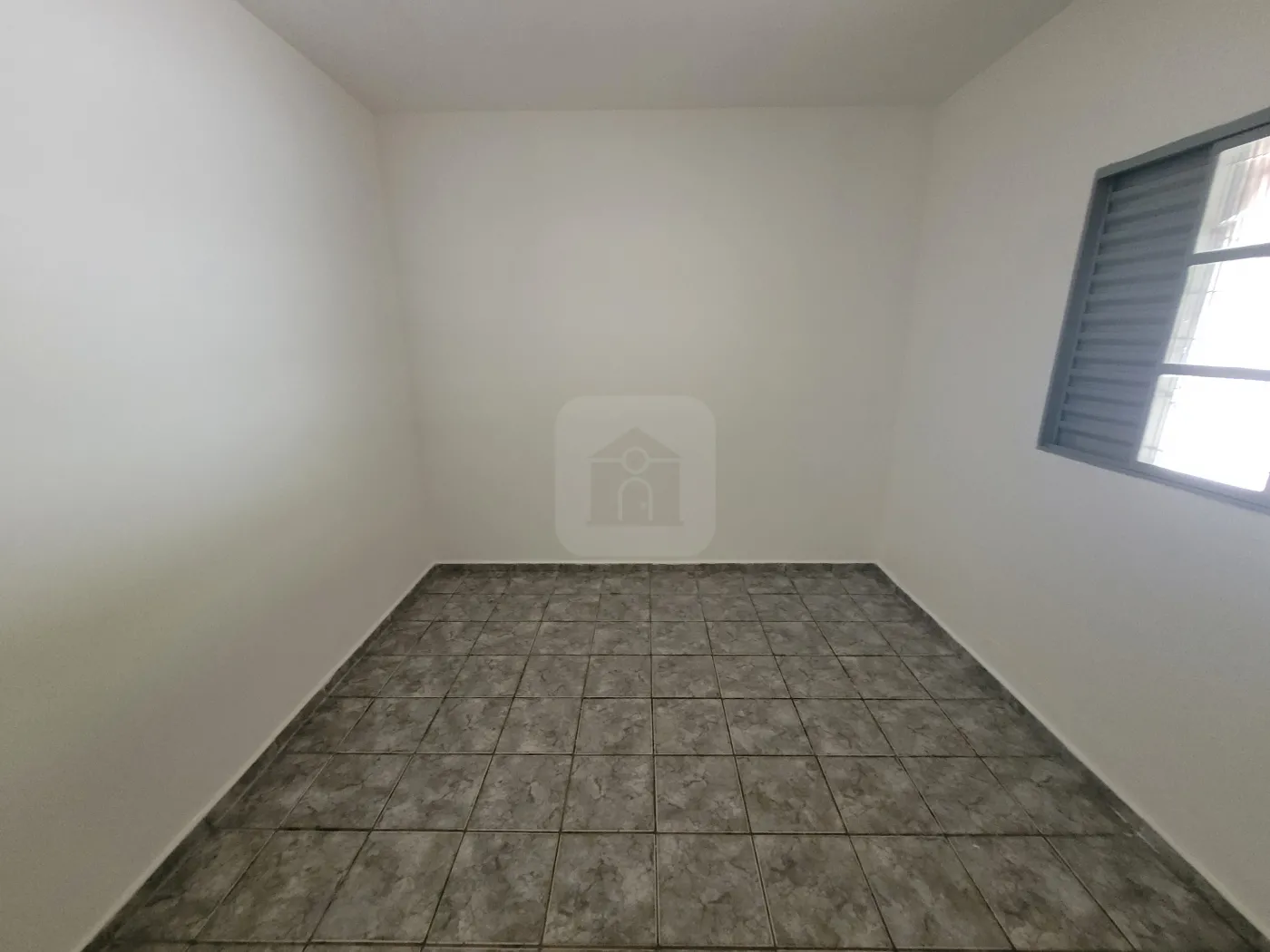 Alugar Casa / Padrão em Uberlândia R$ 1.750,00 - Foto 6
