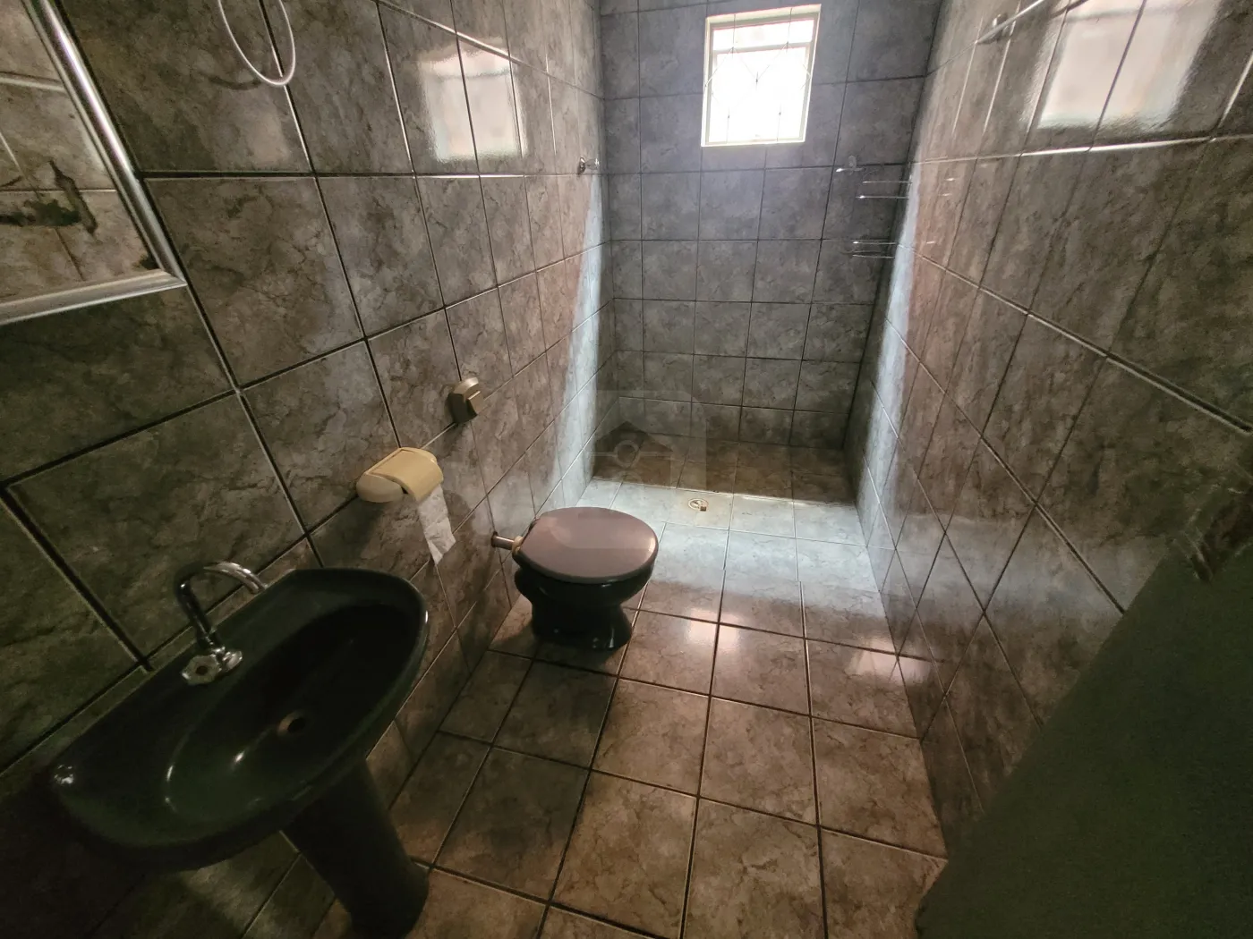 Alugar Casa / Padrão em Uberlândia R$ 1.750,00 - Foto 10