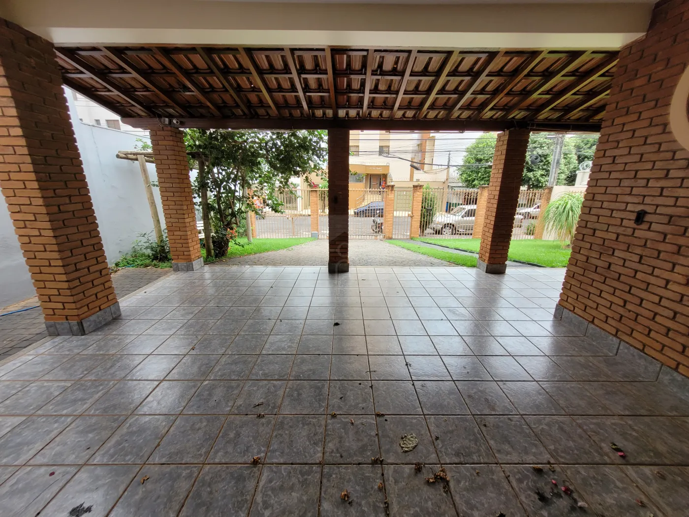 Alugar Casa / Padrão em Uberlândia R$ 5.000,00 - Foto 35