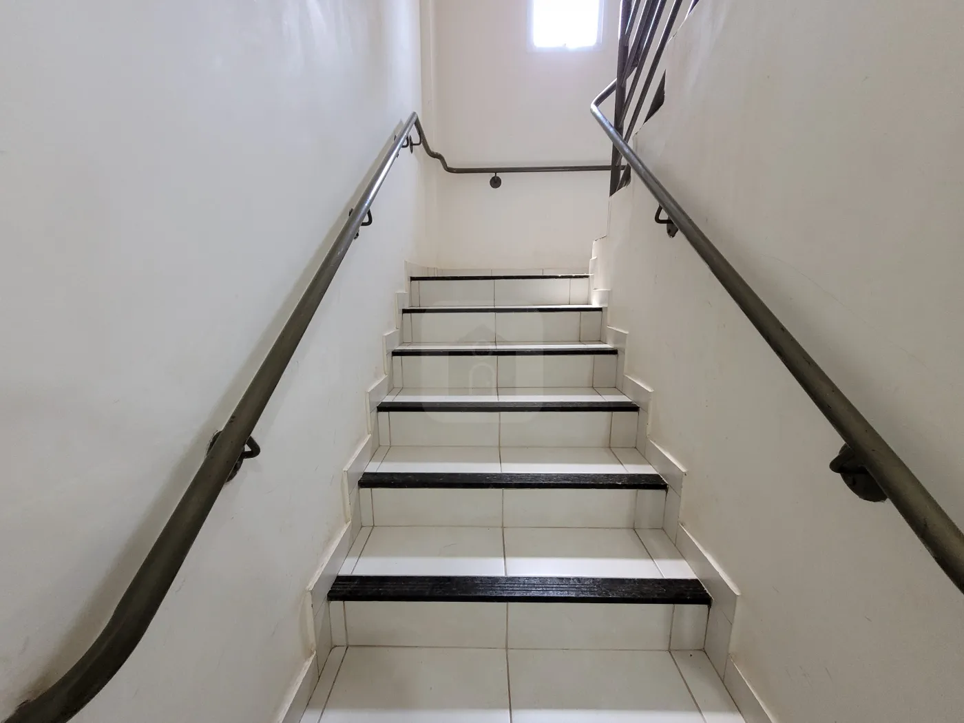 Alugar Apartamento / Padrão em Uberlândia R$ 2.000,00 - Foto 2