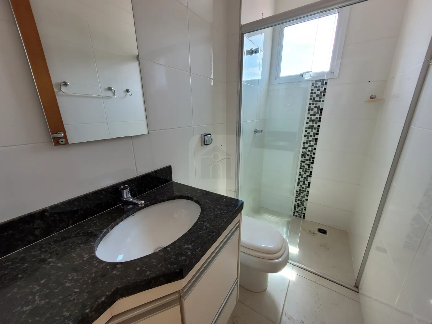 Alugar Apartamento / Padrão em Uberlândia R$ 2.000,00 - Foto 8