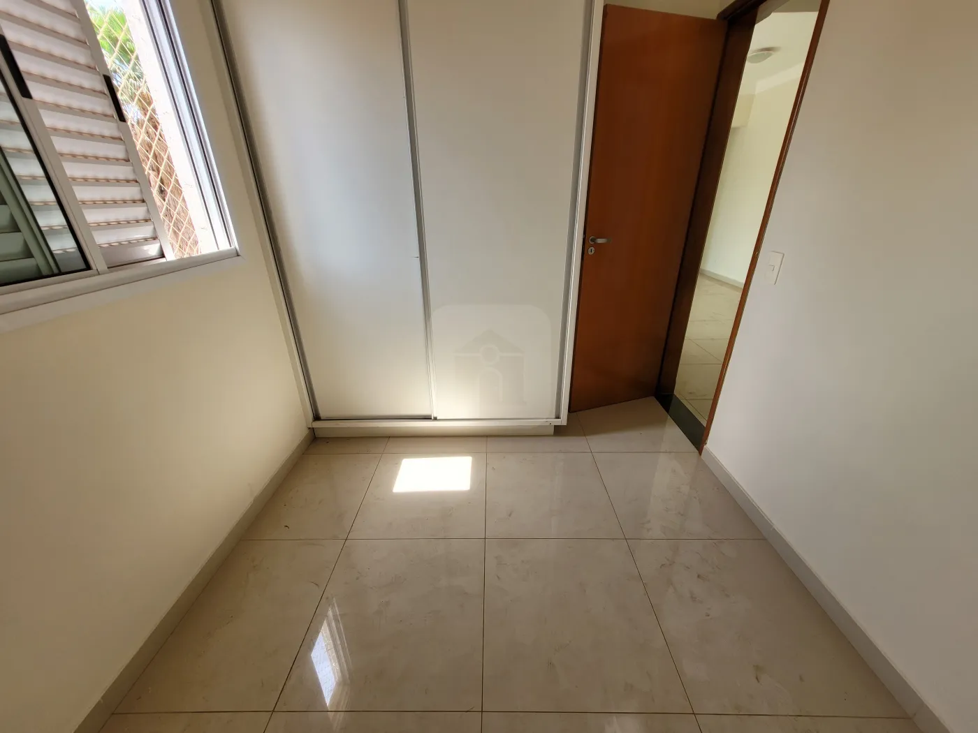 Alugar Apartamento / Padrão em Uberlândia R$ 2.000,00 - Foto 9