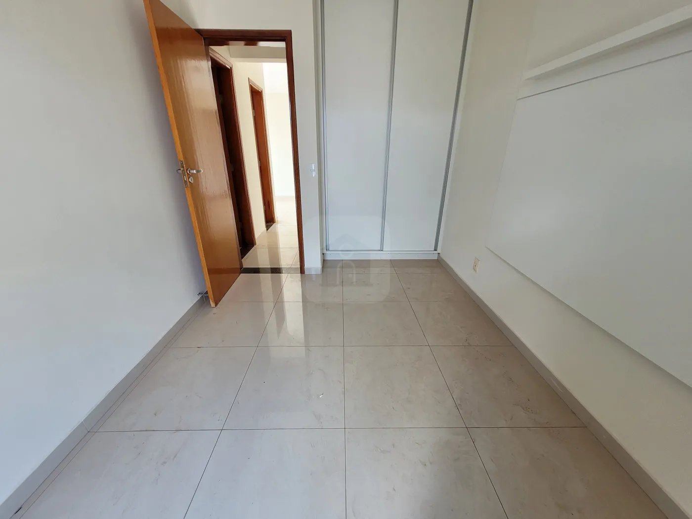 Alugar Apartamento / Padrão em Uberlândia R$ 2.000,00 - Foto 11