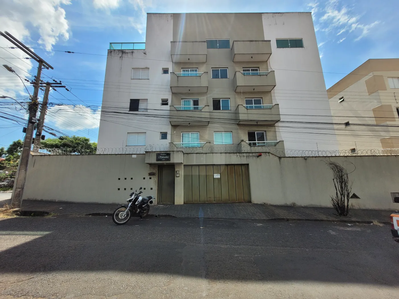 Alugar Apartamento / Padrão em Uberlândia R$ 2.000,00 - Foto 1