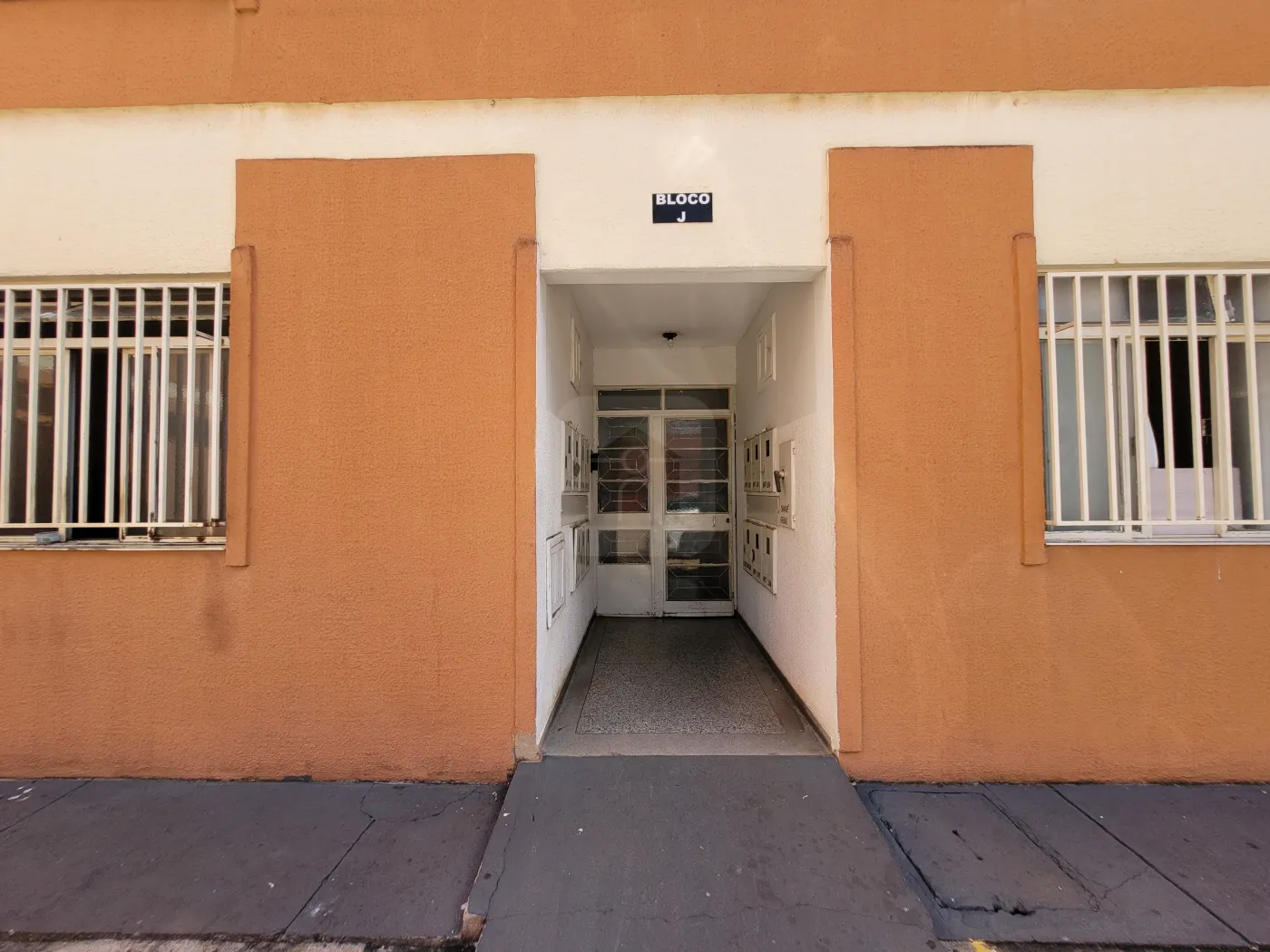 Alugar Apartamento / Padrão em Uberlândia R$ 600,00 - Foto 1