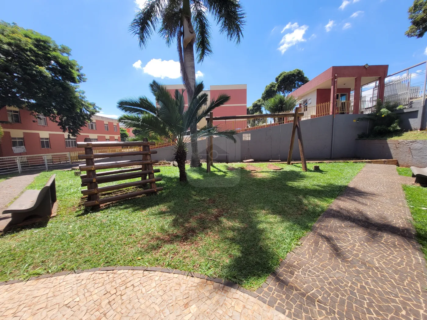 Alugar Apartamento / Padrão em Uberlândia R$ 600,00 - Foto 17
