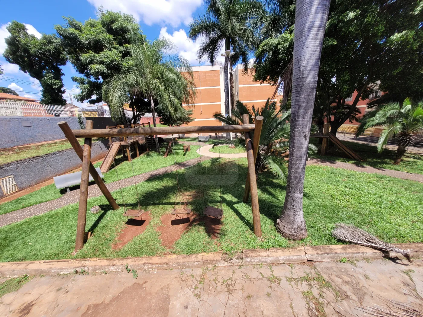 Alugar Apartamento / Padrão em Uberlândia R$ 600,00 - Foto 19