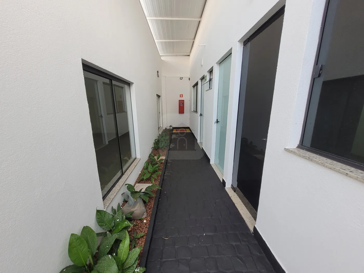 Alugar Comercial / Casa Comercial em Uberlândia R$ 9.000,00 - Foto 14