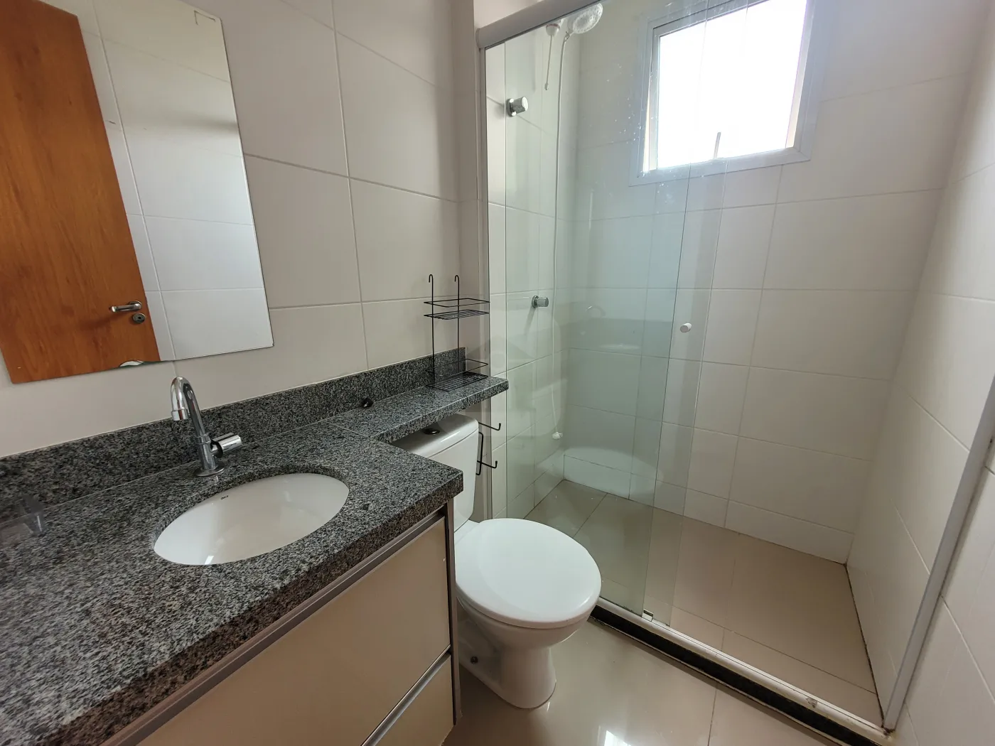 Alugar Apartamento / Padrão em Uberlândia R$ 1.600,00 - Foto 8
