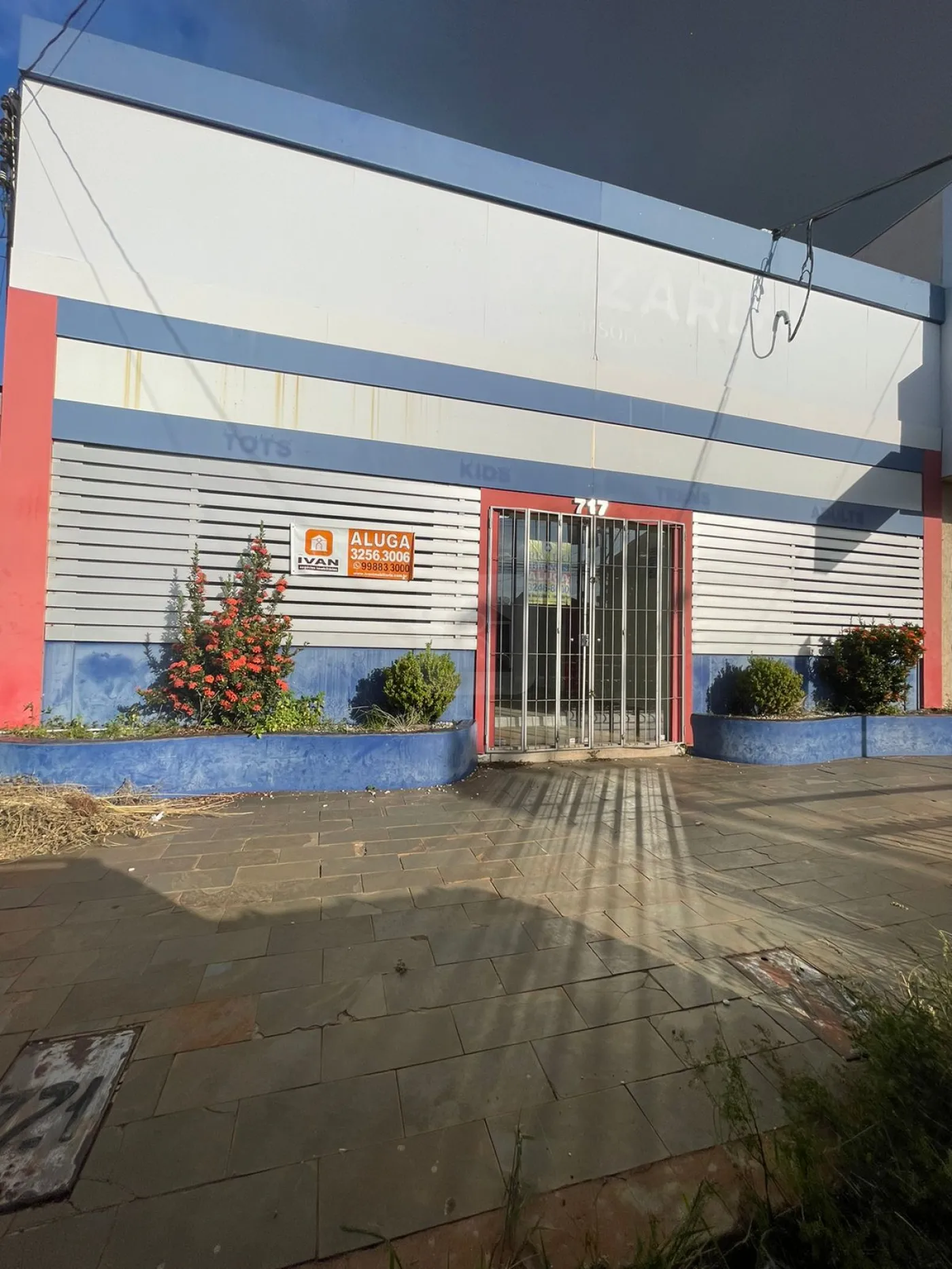 Alugar Comercial / Loja em Araguari R$ 4.000,00 - Foto 1
