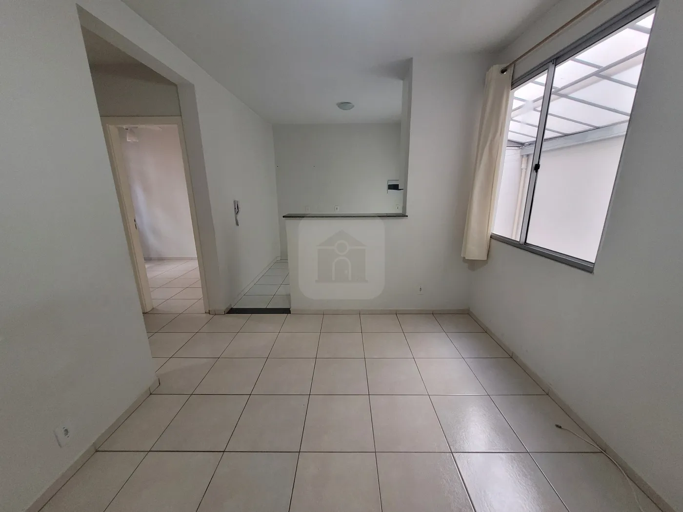 Alugar Apartamento / Padrão em Uberlândia R$ 1.100,00 - Foto 3
